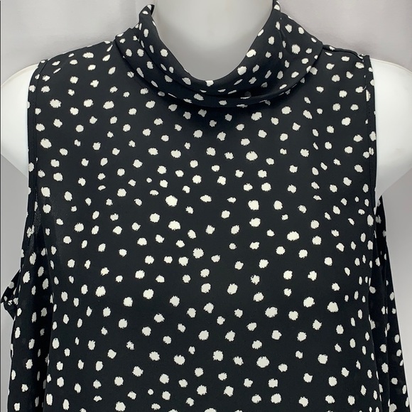 Black and White Hi Low Sleeveless Top - Picture 2 of 5